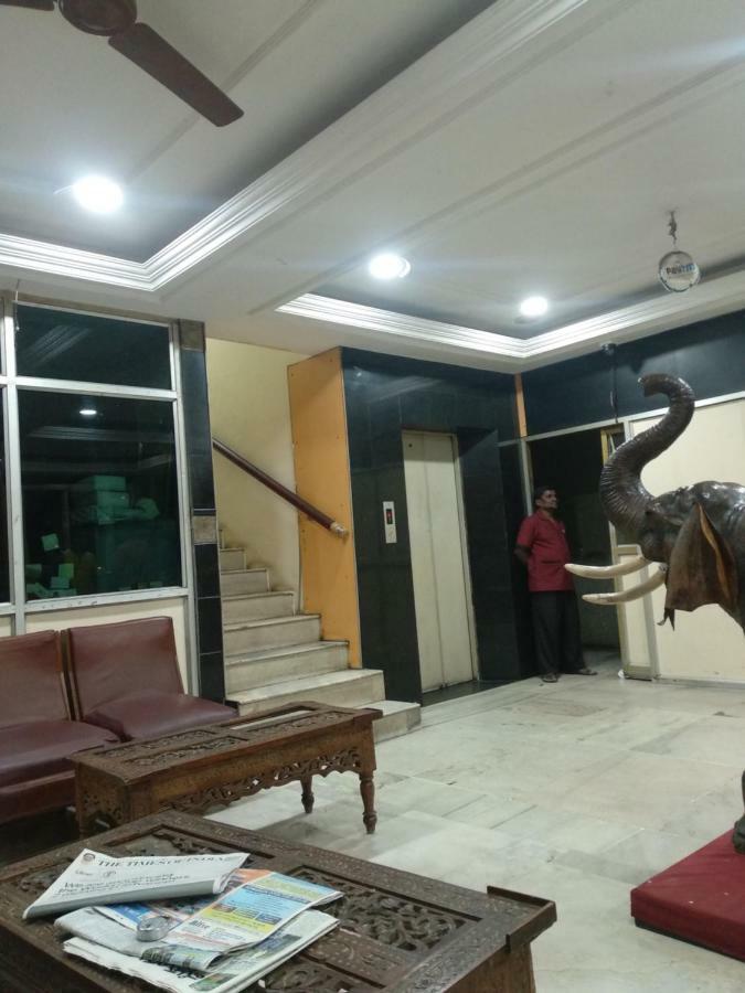 Hotel Dewans Residency 迈索尔 外观 照片